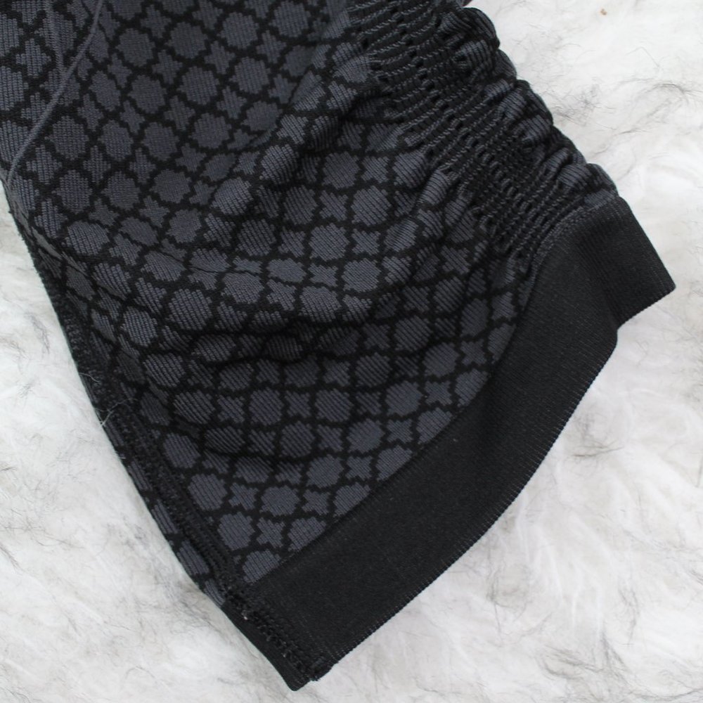 Lululemon In The Flow Crop Leggings in Black Grey - Picture 7 of 12
